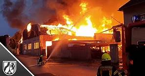 Großbrand in Mönchengladbach-Eicken sorgt für Verkehrsbehinderungen