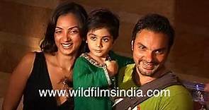 Malaika Arora Khan, Arbaaz Khan, Sohail Khan and Seema Sachdev Khan pose with their kids