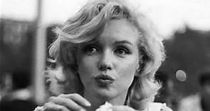 Marilyn Monroe - Candid moments captured by photographer Sam Shaw in New York 1957 (Part three)