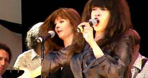 Ronnie Spector performs "Baby I Love You"