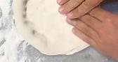 “Lo schiaffo” 🍕La stesura della pizza... - Davide Civitiello