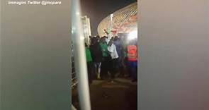 Coppa d'Africa, tragica ressa prima di Camerun-Comore: i tifosi sfondano i cancelli dello stadio