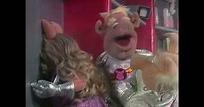 The Muppet Show - 509: Debbie Harry - Pigs in Space: Meteor Storm (1981)