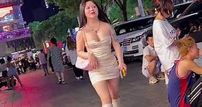 4K街拍 很白，很大，湘妹子是長沙的標籤 長沙夜生活 解放西酒吧街 黃興路步行街 4k walk china，Bar Street，Nightlife，Changsha city #街拍 #酒吧