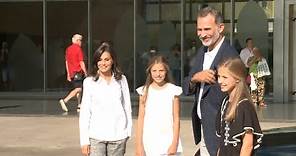 Felipe VI, doña Letizia y sus hijas visitan al rey Juan Carlos