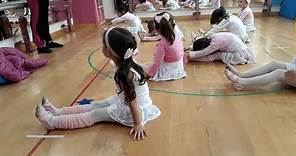 Clase de ballet para niñas de 3 y 4 años | Pre-ballet