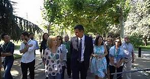 Sánchez recibe a los primeros ciudadanos que visitan Moncloa