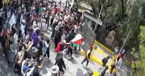 Estudiantes de la UNAM protestan en CU contra porros
