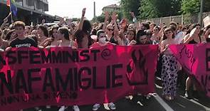Dentro il Pride di Bologna: i balli e gli slogan della Rivolta Lgbtq