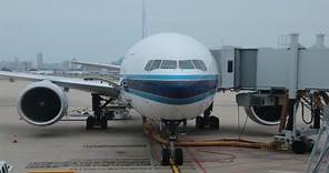 【飞行记录】【引擎视角】南方航空全新B777-300ER在广州白云国际机场降落，入机位时单发滑行