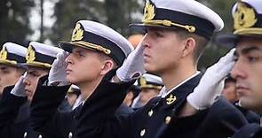 Entrega de uniformes y couteaux a cadetes de la Escuela Naval Militar