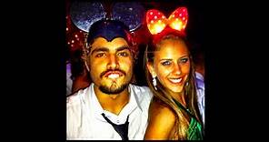 Caio Castro publica foto com a namorada, Sabrina Pimpão: 'Mickey tem uma Minnie'