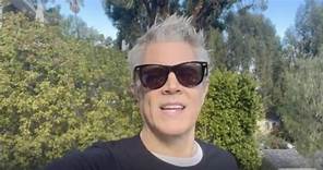 Johnny Knoxville Says Gray Hair Has People Comparing Him to Jamie Lee Curtis