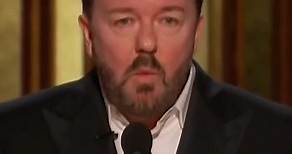 Never forget el día que Ricky Gervais recordó a Leonardo DiCaprio que después de pasar 3 horas con su cita viendo una película tan larga como 'Érase una vez en Hollywood... ella ya sería muy mayor para él 😂😂 #LeonardoDicaprio #RickyGervais | Fotogramas