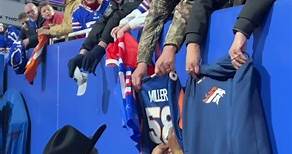 Von Miller signing Broncos jersey