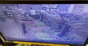 轎車失控衝進高雄連鎖超商 店內全毀驚險畫面曝光