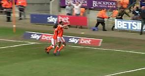 WATCH: Curtis Tilt scores dramatic overhead kick for Blackpool