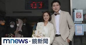 「學姐」晉升人妻 黃瀞瑩與記者男友登記結婚｜#鏡新聞
