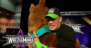Scooby Doo hangs out with the WWE Universe at WrestleMania 30 Axxess