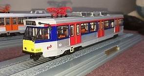 [LRT]1:87 輕鐵載客列車 (1998-2007) 第二代塗裝輕鐵列車(附九廣鐵路標誌) 開箱