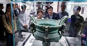 李家超到香港歷史博物館預覽河南夏商周三代文明展