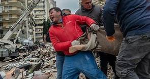 Le bilan du séisme en Turquie et en Syrie passe à plus de 2 000 morts