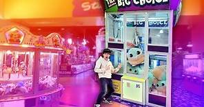 Playing EVERY Claw Machine in this HUGE Arcade!