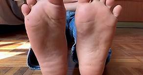 Male Feet showing - Toe Wiggle in your Face