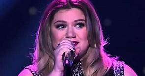 Kelly Clarkson Performs Piece by Piece AMERICAN IDOL