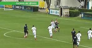 Lukaku y sus 65M€ debutan con 4 goles: ojo a cómo cae el defensa al chocar con él en el segundo
