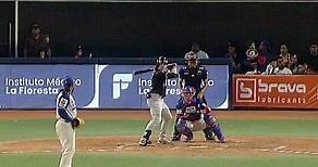 ¡SQUEEZE PLAY!🔥🦅 Simón Muzziotti con jugada caribe mete a Zulia en el marcador. Presentado por @tumundointer Disfruta el juego por BeisbolPlay 🙌. Suscríbete aquí -> https://www.beisbolplay.com/envivo #AGU🦅 1-2 #TIB 🦈| 4to inning 🔼 #lvbp #beisbol #aguilas #tiburones #venezuela #inter