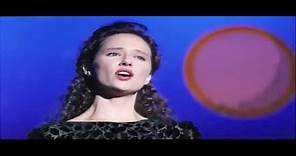 Jean Louisa Kelly performs Someone To Watch Over Me in Mr. Holland's Opus