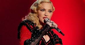 Madonna - Living For Love (Live at the 2015 Grammy Awards)