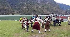 baile tipico suizo... lago de poschiavo