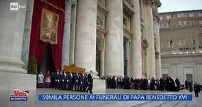 Papa Benedetto XVI, 50 mila persone a San Pietro per i funerali - La vita in diretta - 05/01/2023