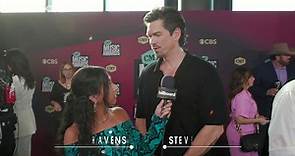 Steve Howey on Reuniting With The 'Reba' Cast, Reba McEntire's Work Ethic, & More | CMT Awards 2023