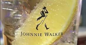 JOHNNIE GINGER CON JOHNNIE WALKER DOBLE ETIQUETA NEGRA (DOUBLE BLACK) ⬛⬛ 🥃 | Receta Fácil| #Short