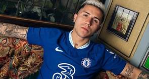 Enzo Fernández posó por primera vez con la camiseta del Chelsea y reveló el número que usará
