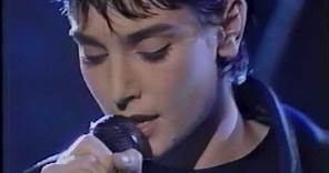 Sinead O'Connor - Thank You For Hearing Me performance (1994)(HQ)