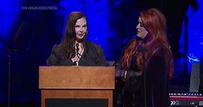 Wynonna and Ashley Judd accept The Judds Country Music Hall of Fame induction