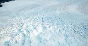 El glaciar Perito Moreno es una de las maravillas naturales de Argentina. En el Calafate con @gabitofranco 🇦🇷❤️. . “Una de las experiencias más increíbles para relacionarte con el glaciar. La excursión se llama Big Ice y no siempre se da esta magia. Se tiene que dar las condiciones para poder ingresar a las cuevas que se forman debajo de glaciar. Glaciar tiene vida propia como toda la naturaleza. Así es que esta cuevas no se dan todos los días. Y lo primero es la seguridad. . Estas imágenes co