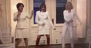 Goldie Hawn - Happy International Dance Day 💃🏼 Never Stop...
