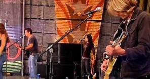 Gretchen Wilson - Here For The Party (Live at Farm Aid 2009)