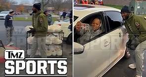 Shaquille Leonard Passes Out Turkeys In Indianapolis After 'Shocking' Colts Cut | TMZ Sports
