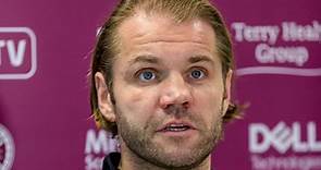 Robbie Neilson makes 'Glasgow long blink' claim as Rangers red card row goes on