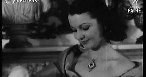 Vivien Leigh receives award (1949)
