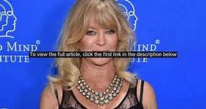Goldie Hawn dances to Hey Ya! as she cleans dishes with family in fun video