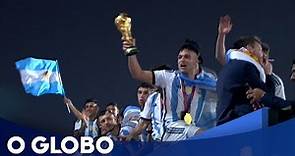 Seleção argentina celebra vitória na Copa com desfile pelas ruas de Doha