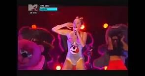 Miley Cyrus scandalosa, imbarazza l'America agli Mtv VIdeo Music Awards