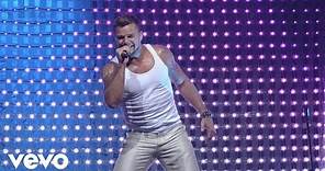 Ricky Martin - Drop It on Me / Lola, Lola / La Bomba Medley (Live Black & White Tour)